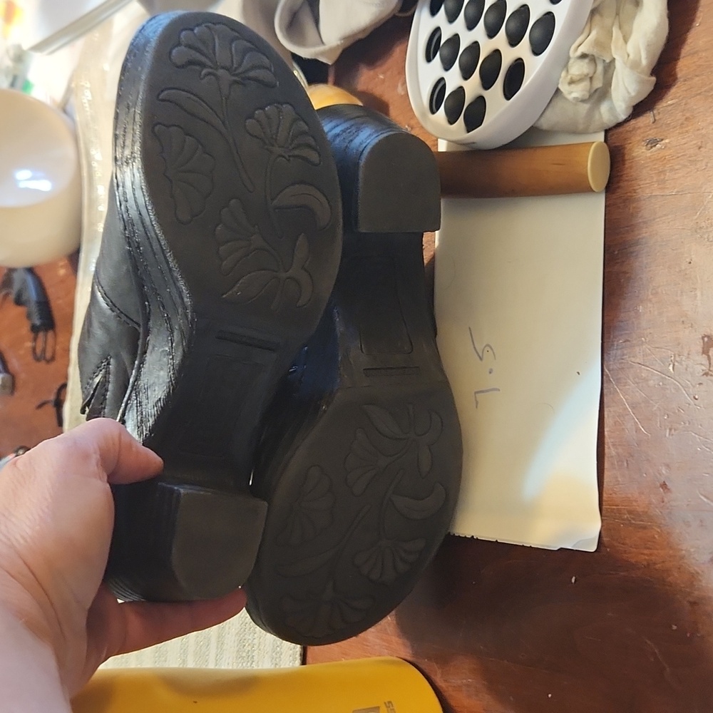 Born Clogs - image 6